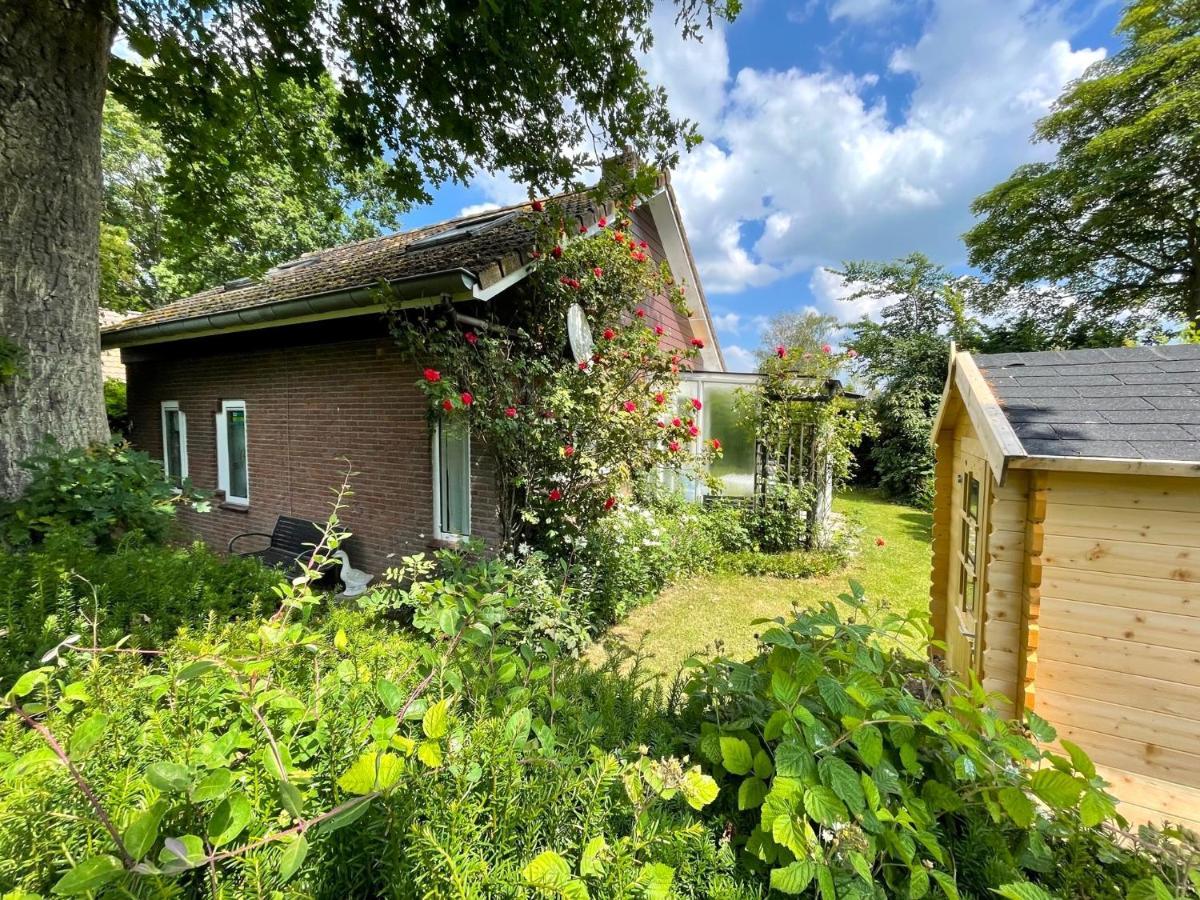 Rustig Gelegen Vakantiebungalow Kortgene Exteriör bild