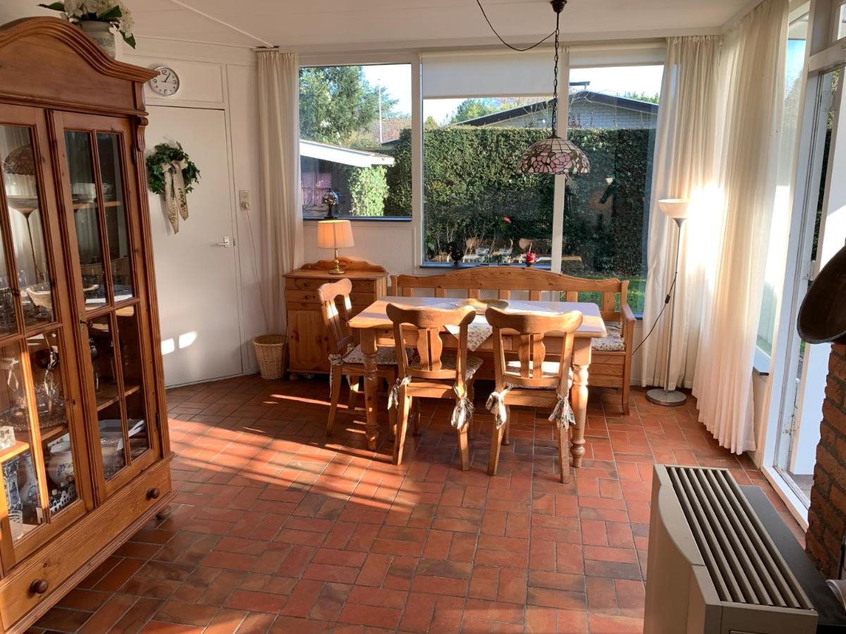 Rustig Gelegen Vakantiebungalow Kortgene Exteriör bild