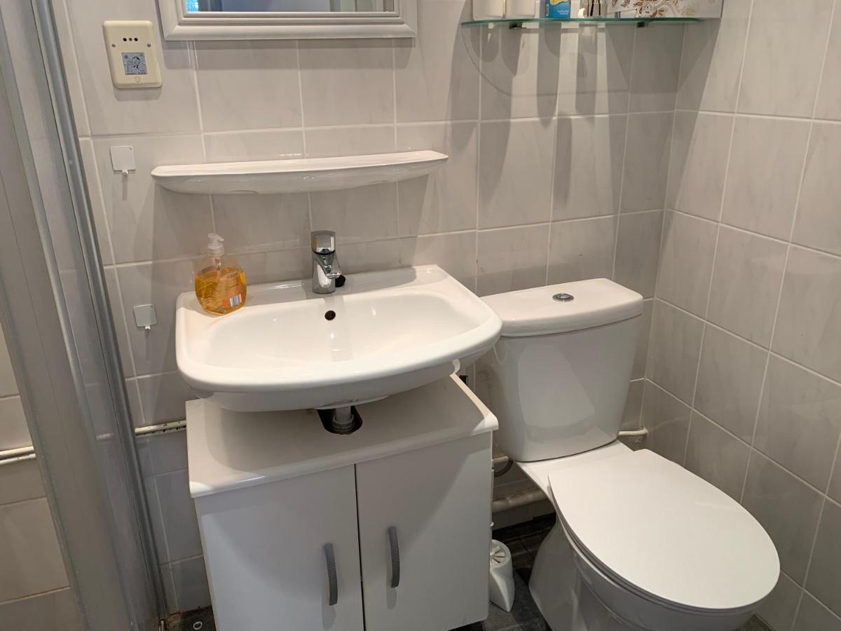 Rustig Gelegen Vakantiebungalow Kortgene Exteriör bild